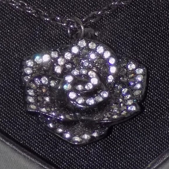 Lot 2 New Guess Interchangeable Brooch Choker & Crystal Flower Necklace Bundle - Picture 2 of 15